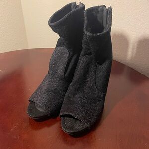 Guess Elegant Black Peep-Toe Heels